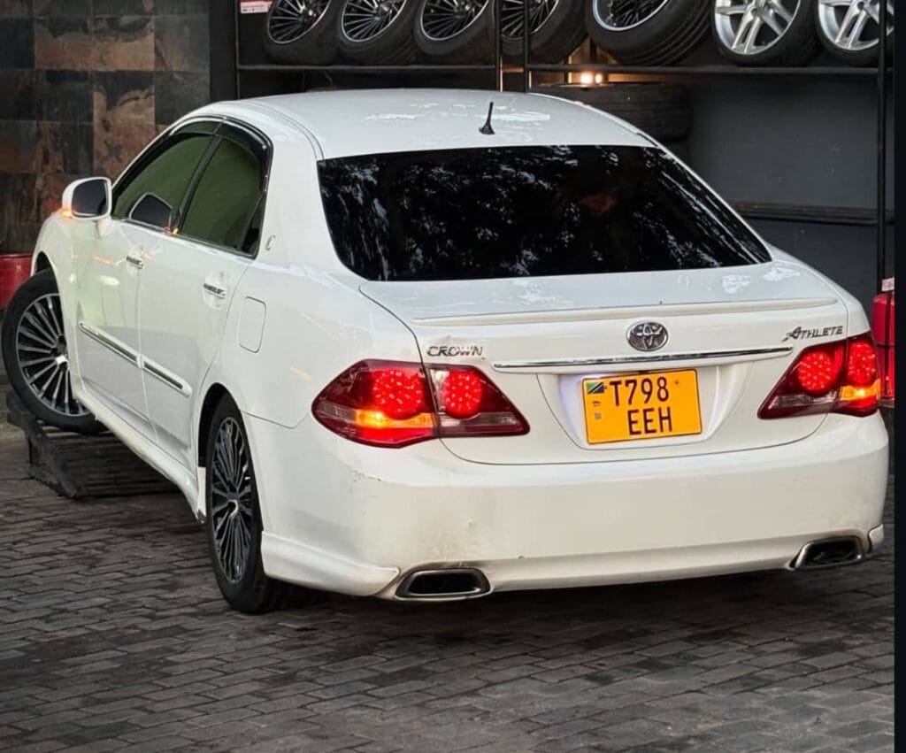 Toyota Crown 2009 Inauzwa Dar es salaam Tanzania