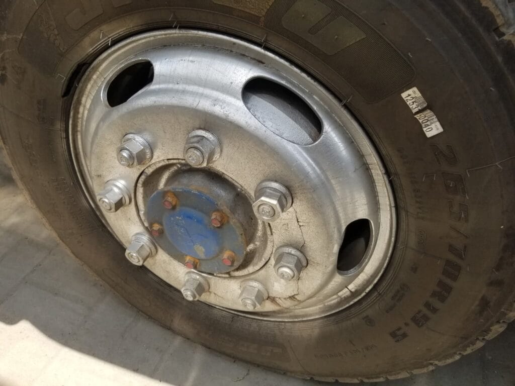 Bei ya Mitsubishi Fuso 2001 Sokoni Dar es salaam Tanzania