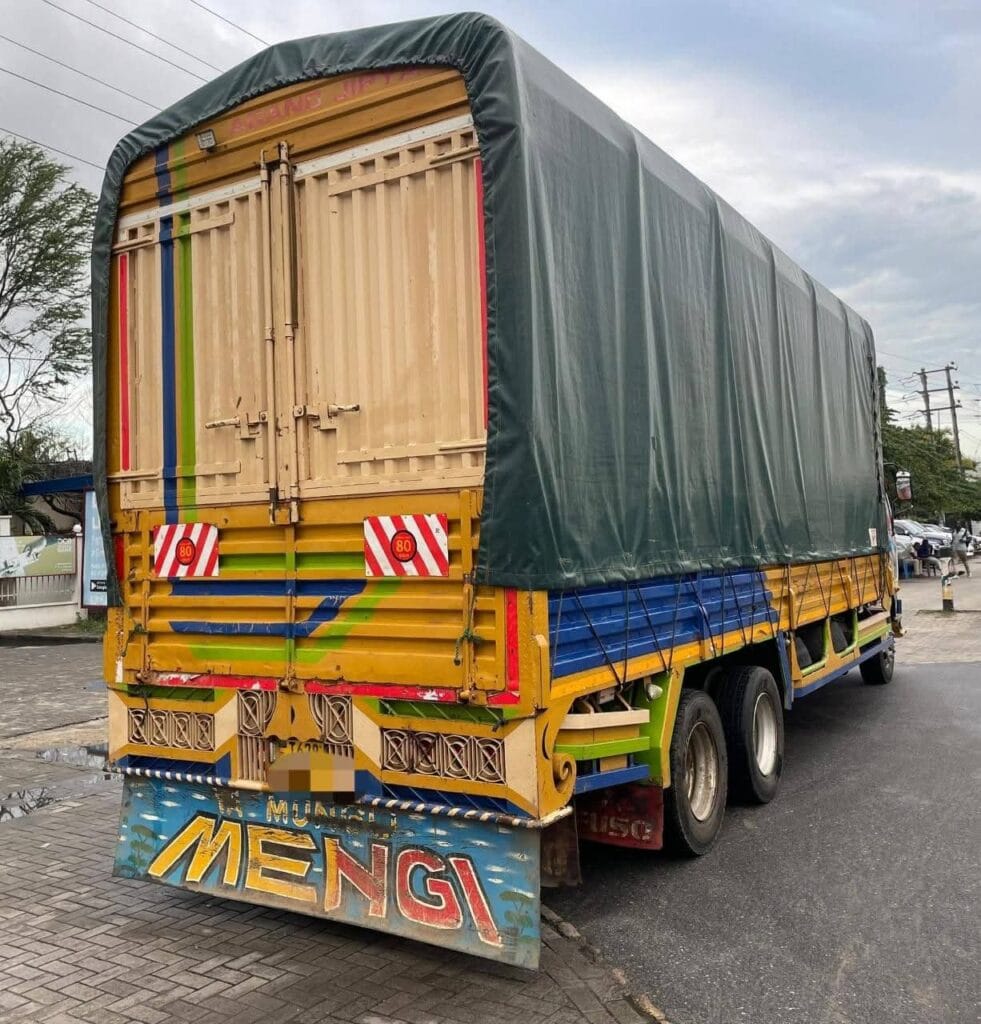 Magari Sokoni Mitsubishi Fuso ya Bei Poa 2001