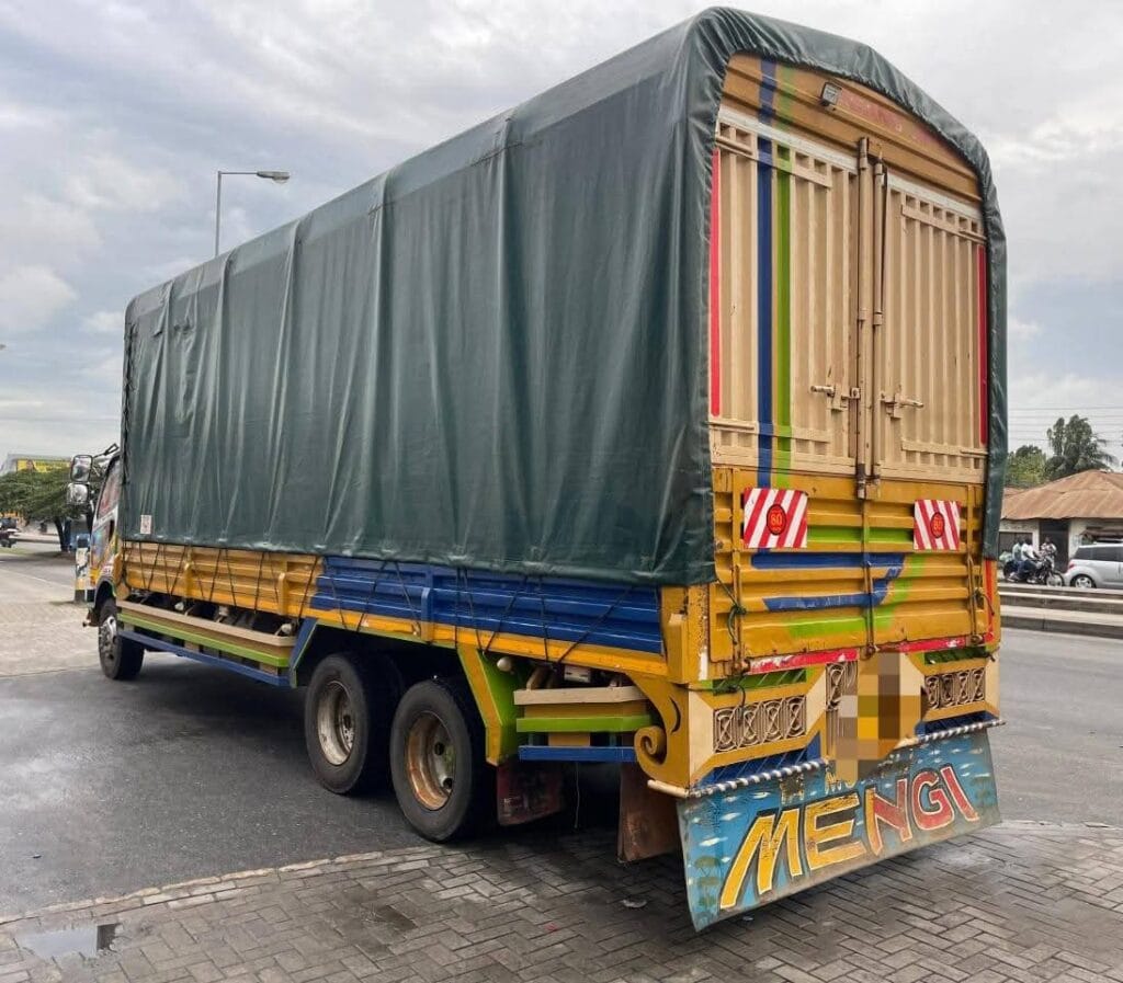 Magari Used Mitsubishi Fuso 2001 Dar es salaam Tanzania
