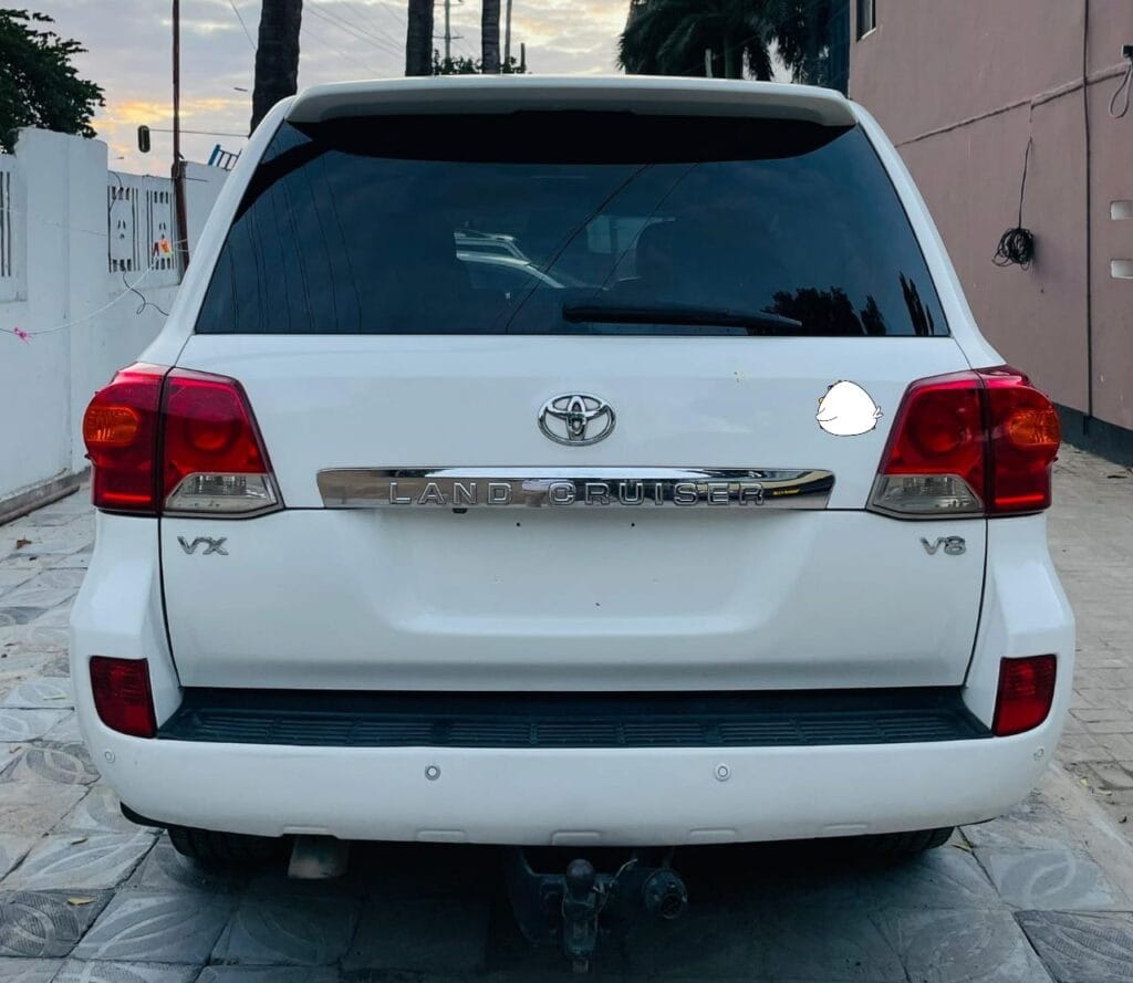 Magari Land Cruiser V8 2013 lipo Dar es salaam