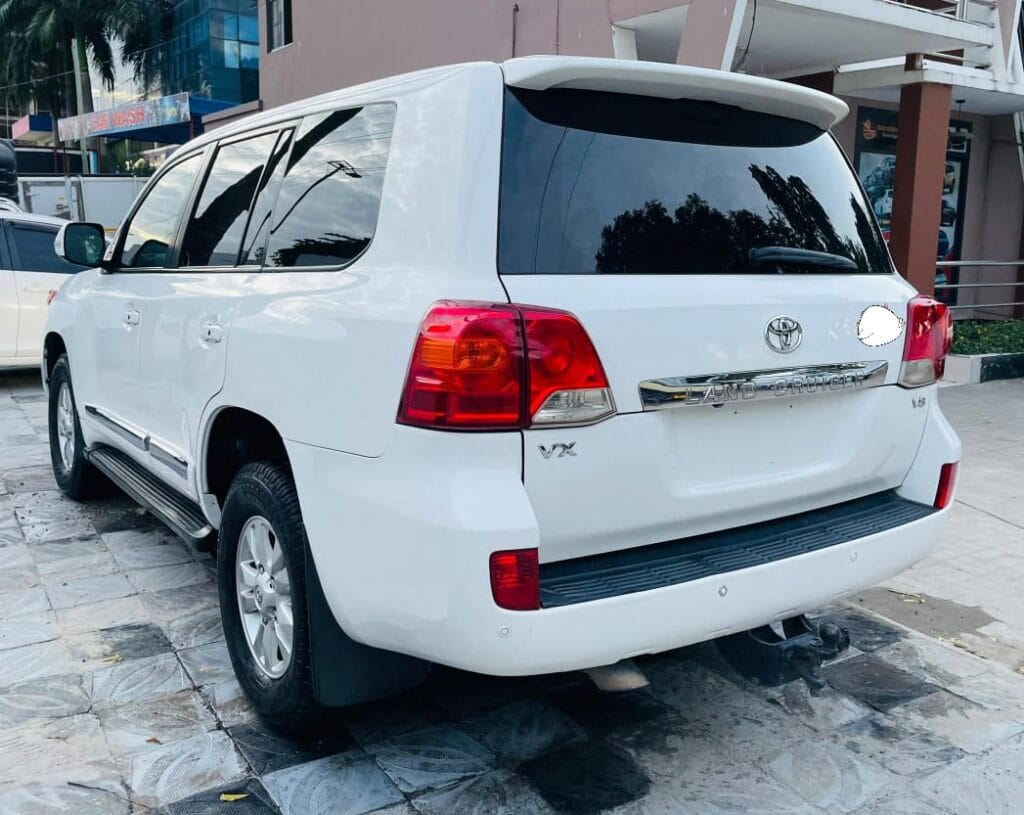 Magari Used Toyota Land Cruiser V8 2013 Dar es salaam Tanzania
