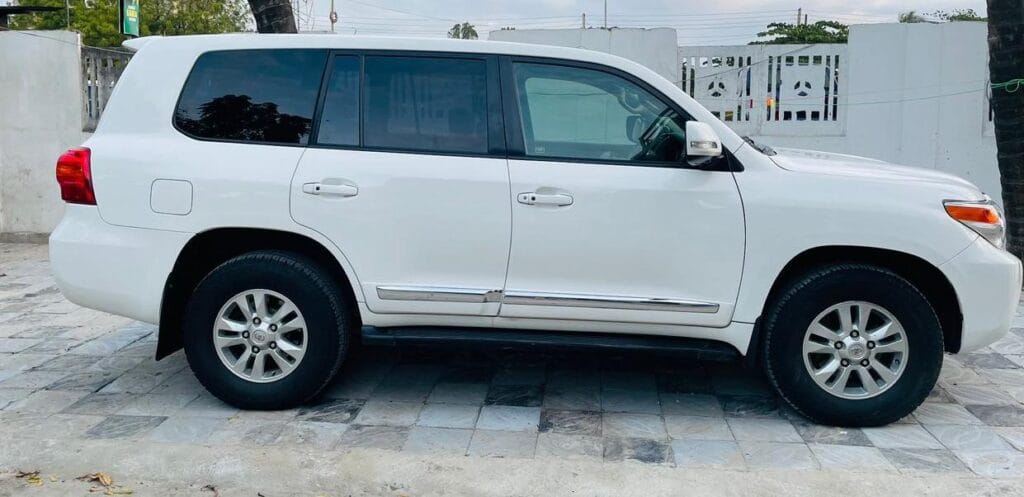Bei ya Toyota Land Cruiser V8 2013 Sokoni Dar es salaam Tanzania