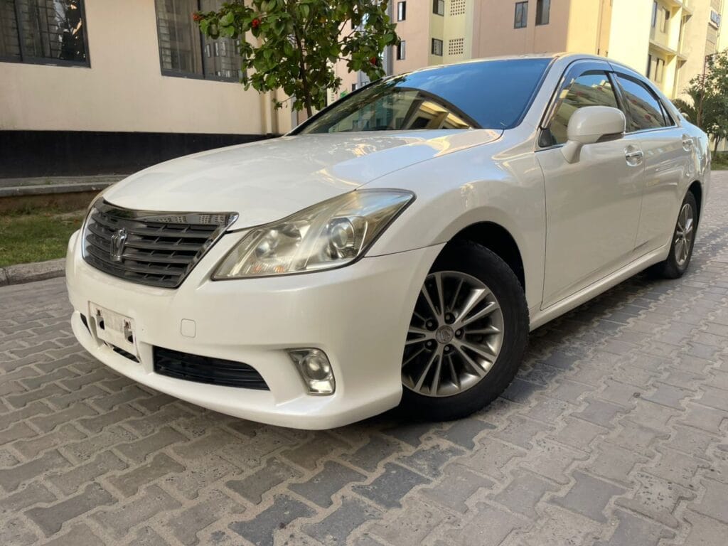 Toyota Crown bei poa sokoni Dar es salaam Tanzania