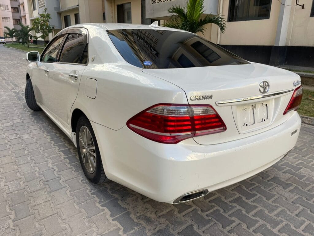 Magari Used Toyota Crown 2010 Dar es salaam Tanzania