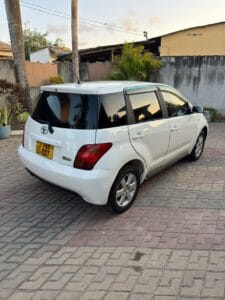 Used Toyota IST 2004 for Sale in Dar es salaam
