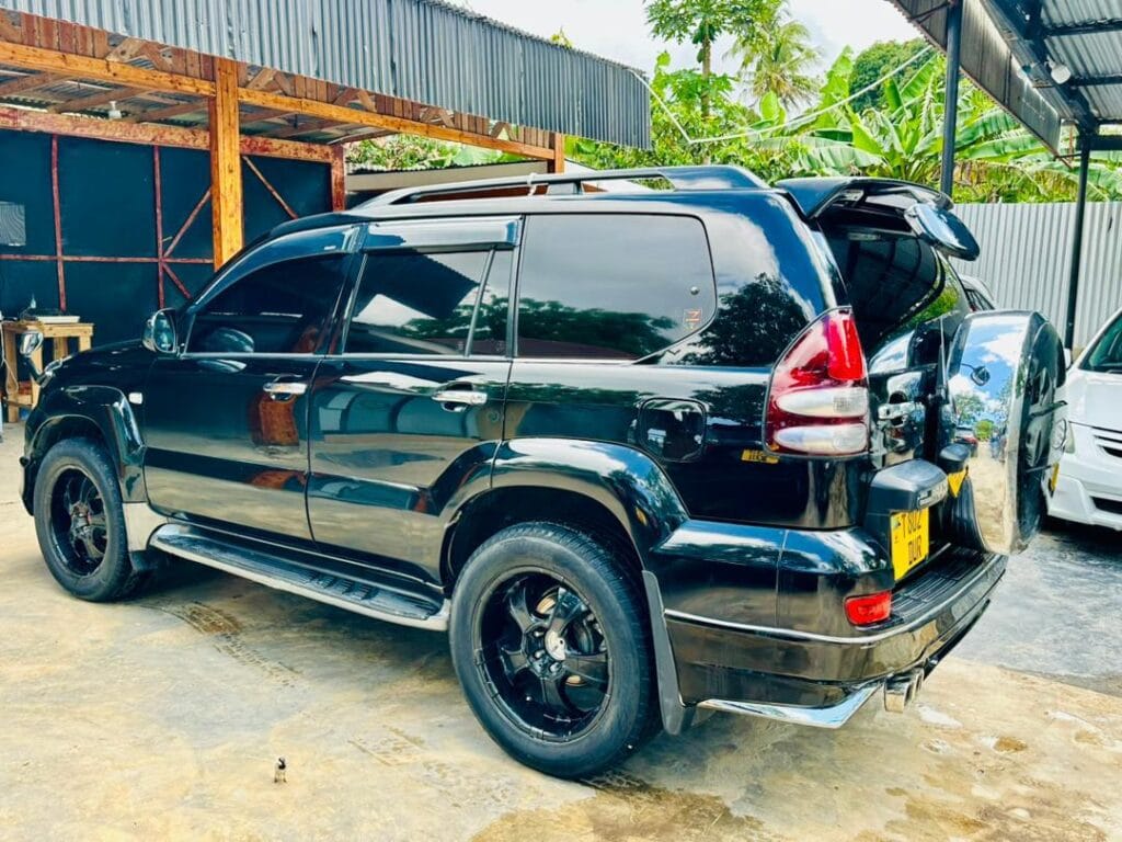 Magari Sokoni Toyota Land Cruiser Prado ya Bei Poa 2007