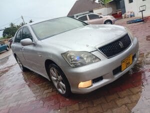 Used Toyota Crown 1999 for Sale in Dar es salaam
