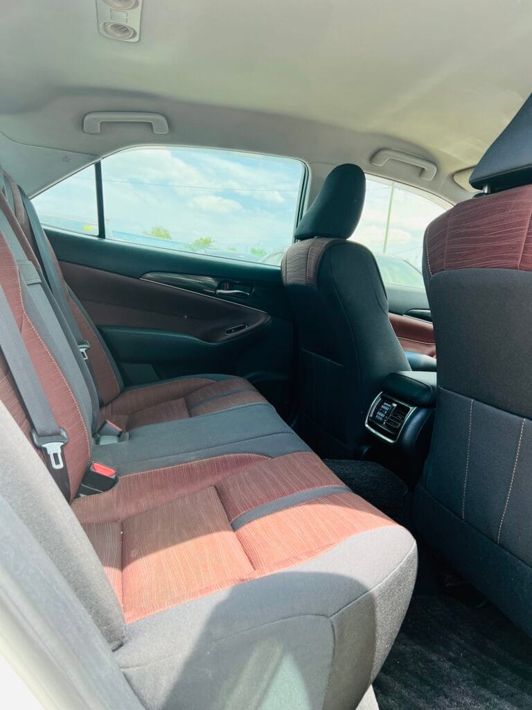 Used Toyota Crown 2013 for Sale in Mwanza