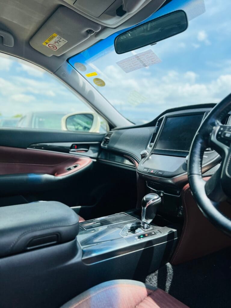 Price Toyota Crown 2013 for Sale in Mwanza