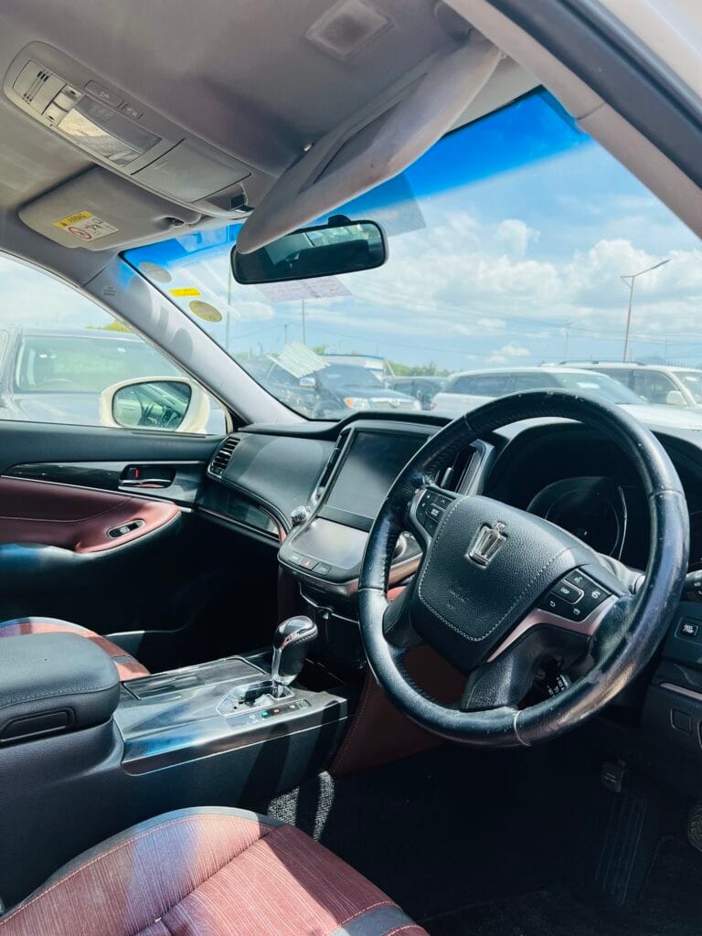 Toyota Crown 2013 for Sale in Mwanza