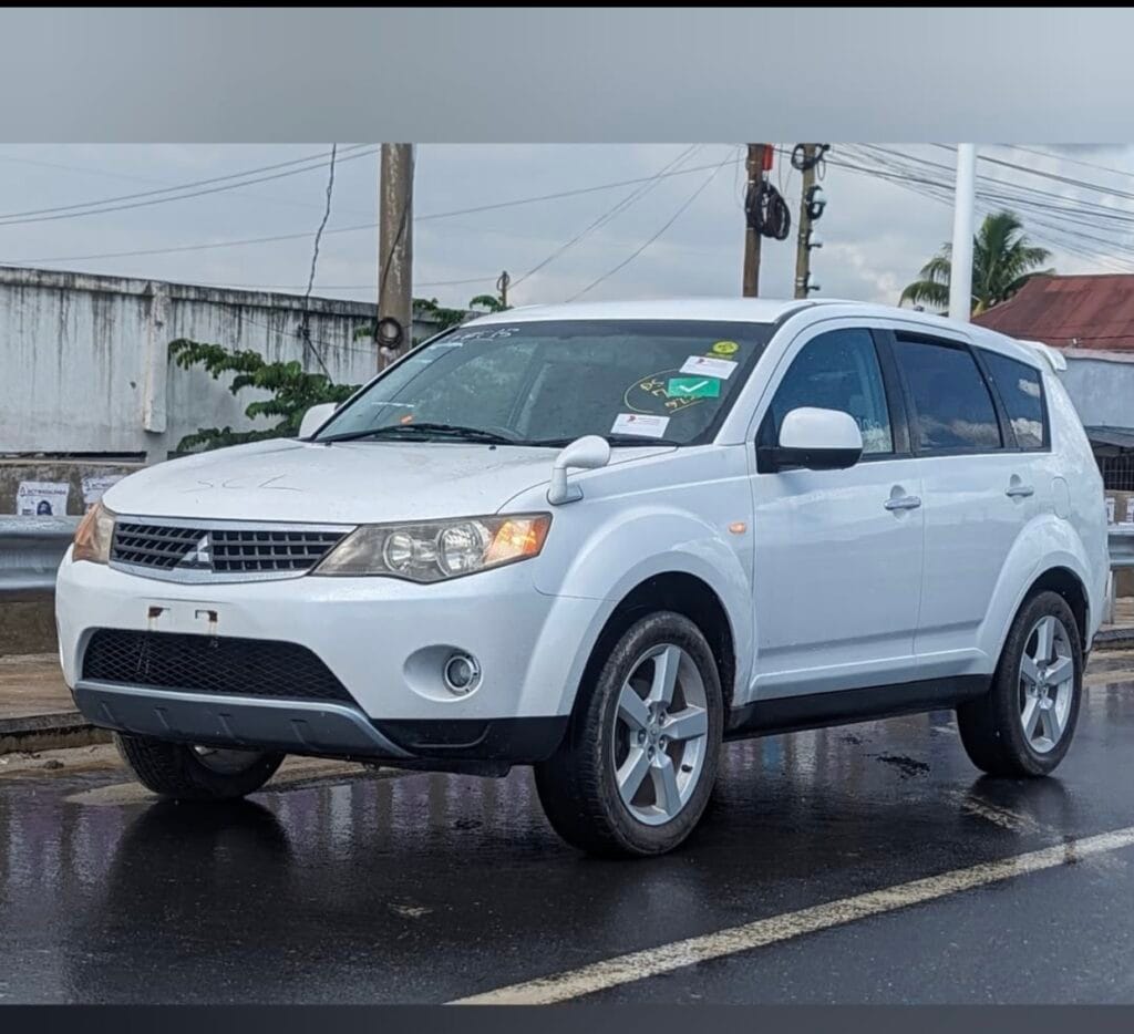 Mitsubishi Outlander bei poa sokoni Dar es salaam Tanzania