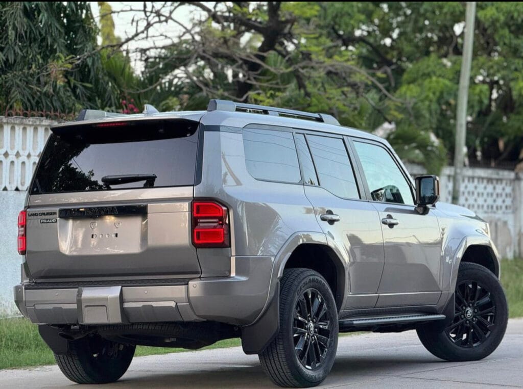 Toyota Land Cruiser Prado 2024 Inauzwa Dar es salaam Tanzania
