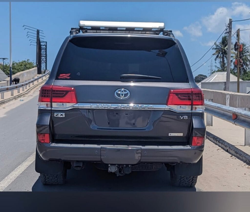 Magari Used Toyota Land Cruiser V8 2020 Dar es salaam Tanzania