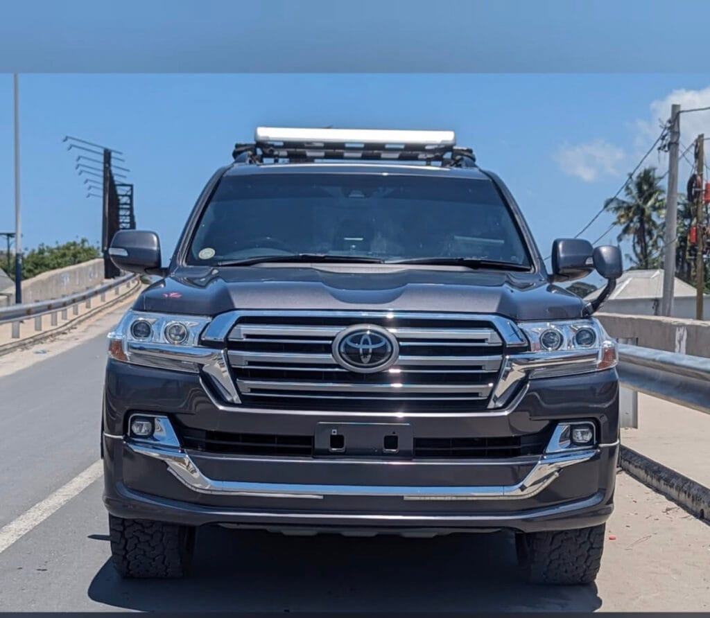 Magari Land Cruiser V8 2020 lipo Dar es salaam