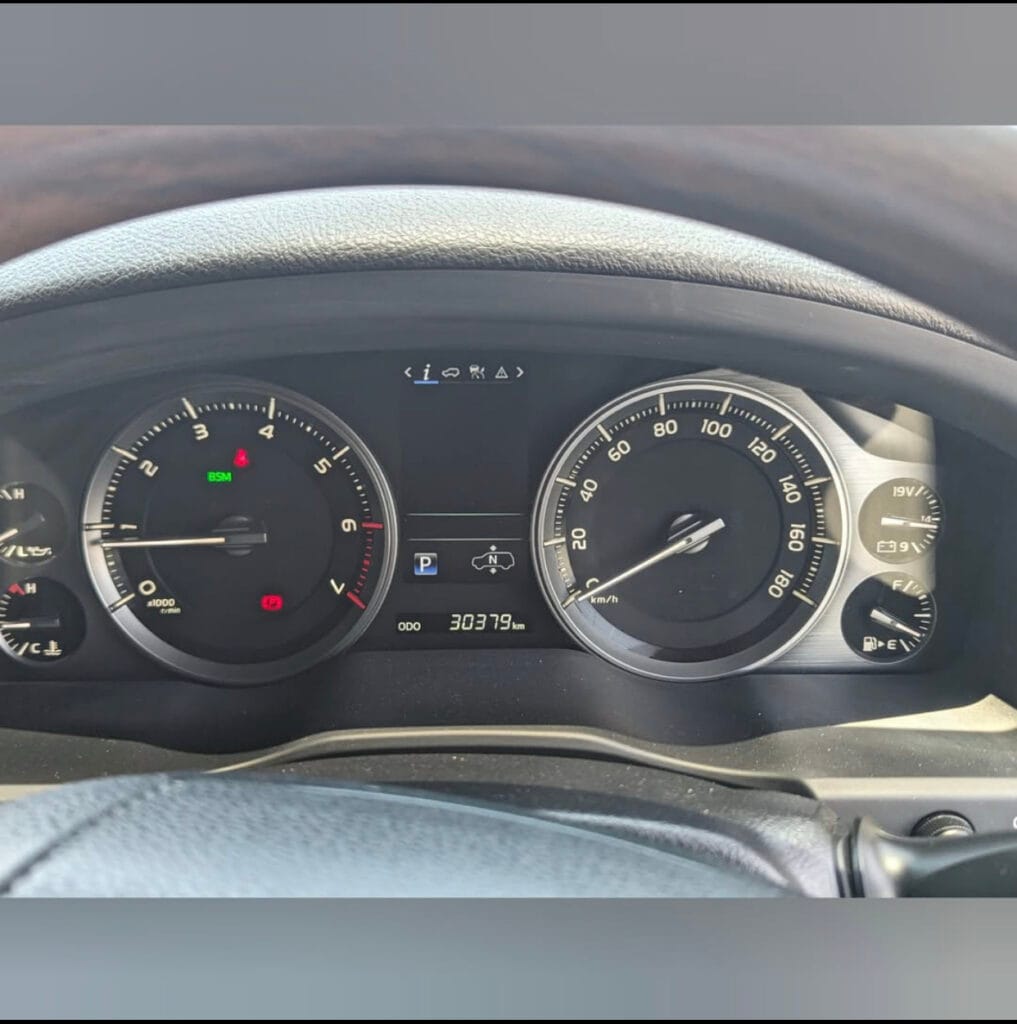 Magari Sokoni Toyota Land Cruiser V8 ya Bei Poa 2020