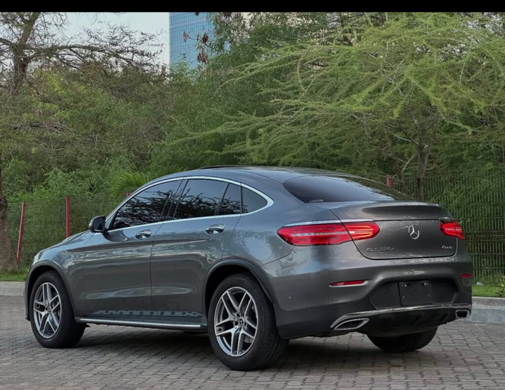 Magari GLC 2017 lipo Dar es salaam