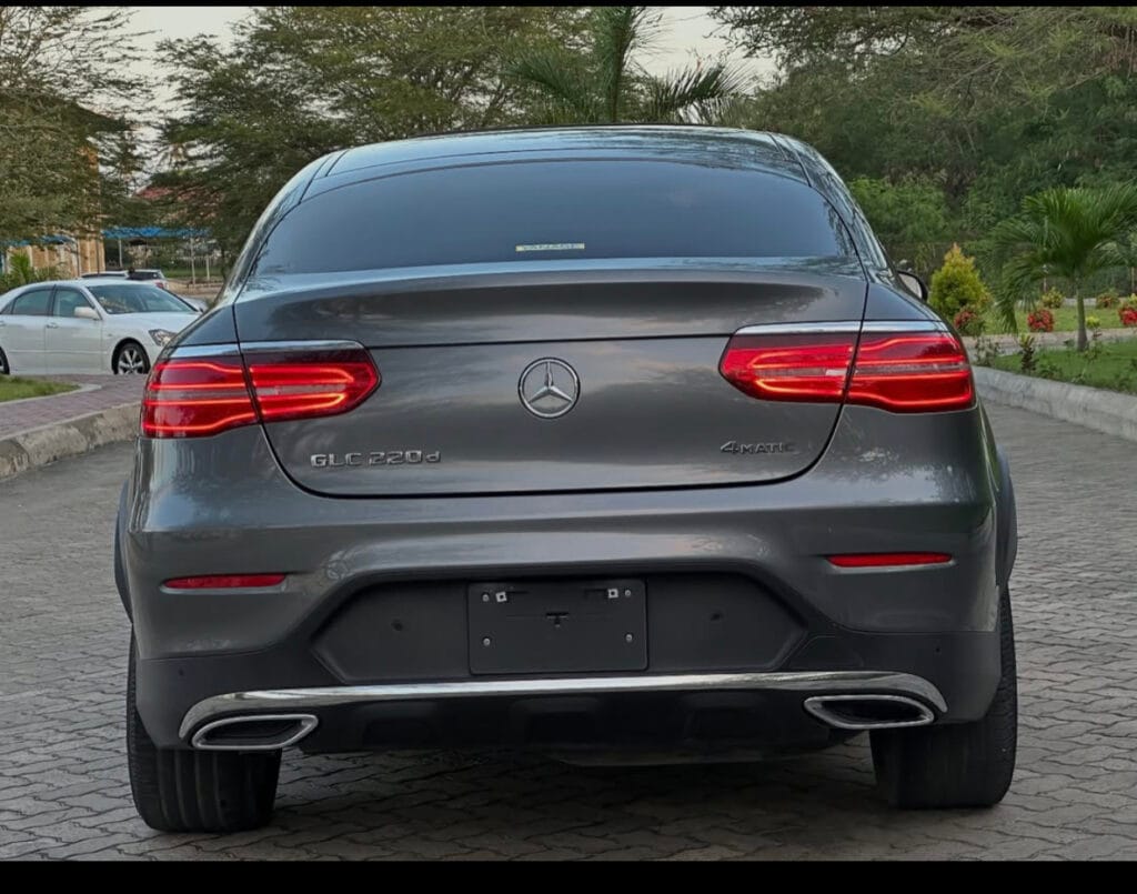 Benz GLC 2017 Inauzwa Dar es salaam Tanzania