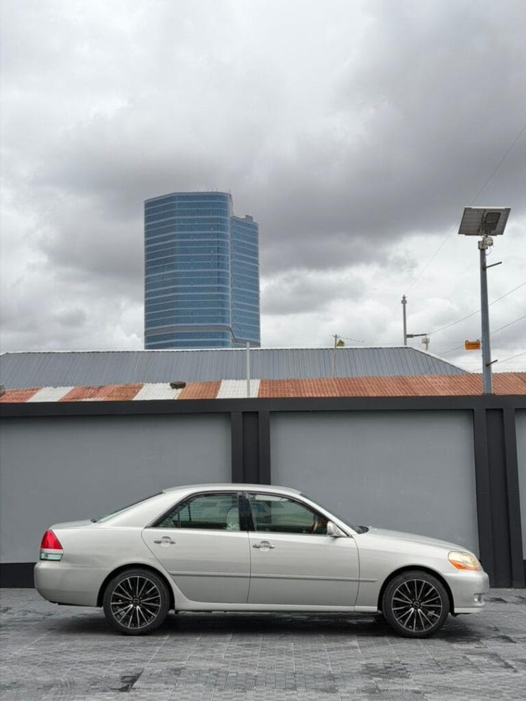 Magari Sokoni Toyota Mark II ya Bei Poa 2006