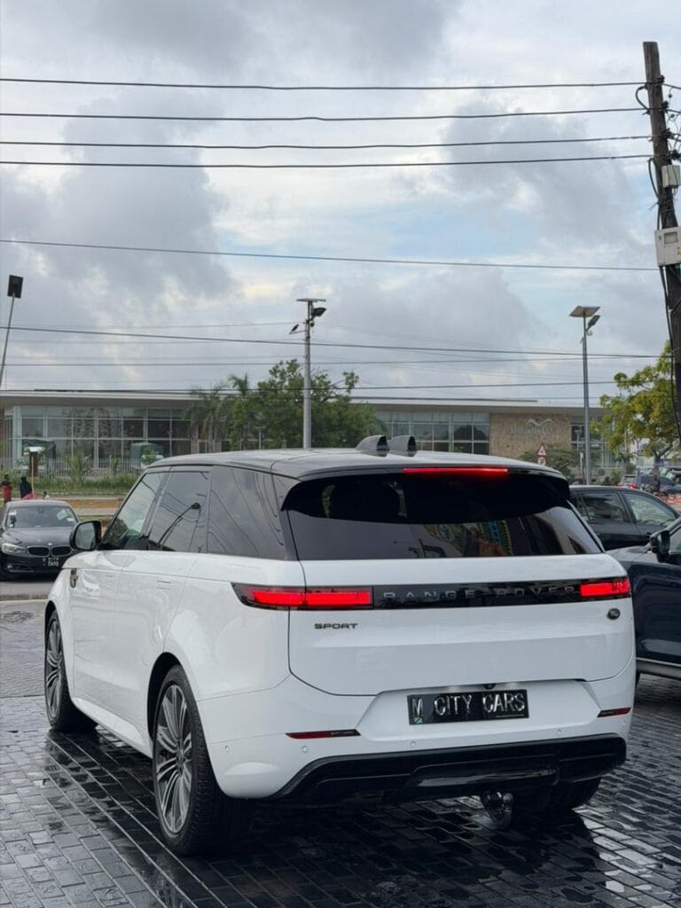 Land Rover Range Rover Sport bei poa sokoni Dar es salaam Tanzania