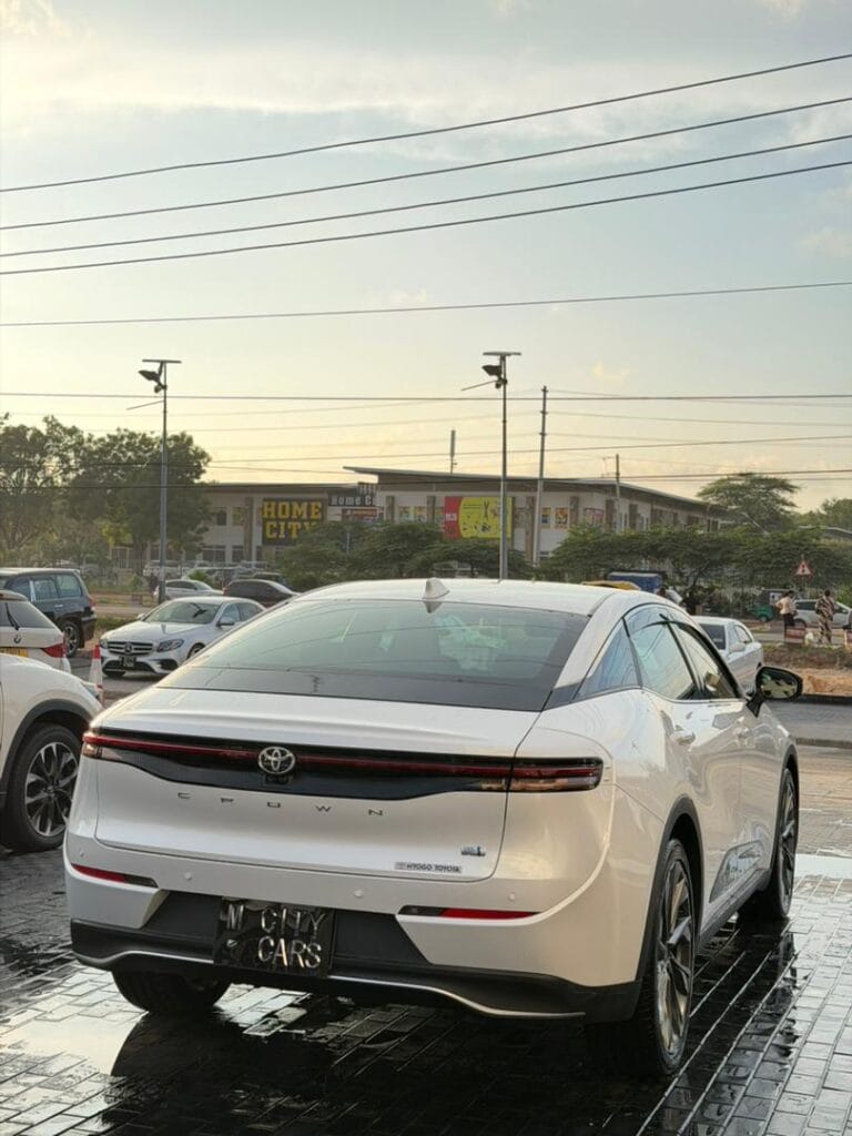 Price Toyota Crown 2025 for Sale in Dar es salaam