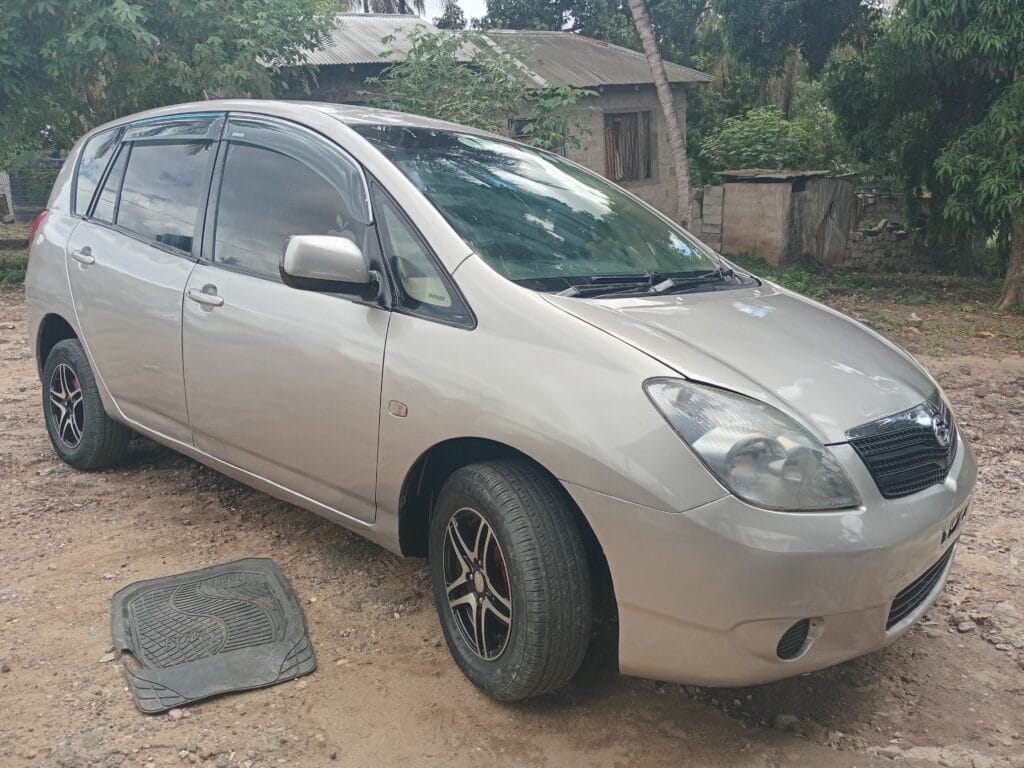 Magari Sokoni Toyota Spacio ya Bei Poa 2004