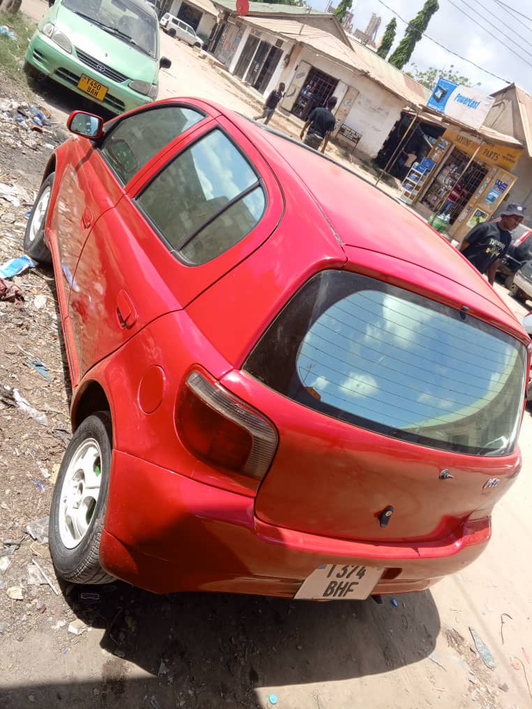 Magari Vitz 2001 lipo Dar es salaam