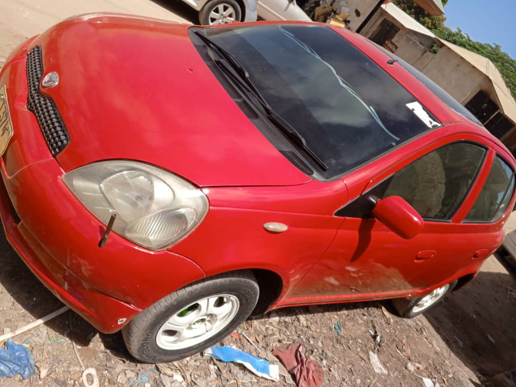 Magari Sokoni Toyota Vitz ya Bei Poa 2001