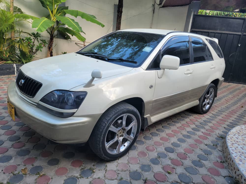 Magari Sokoni Toyota Harrier ya Bei Poa 2001
