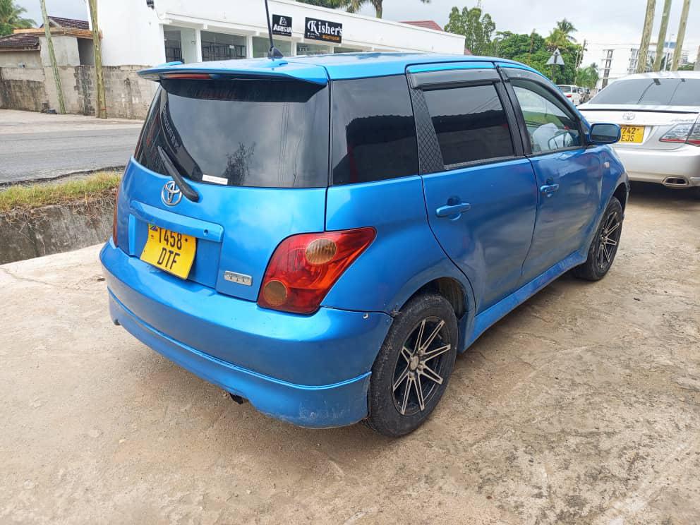 Magari Sokoni Toyota IST ya Bei Poa 2002