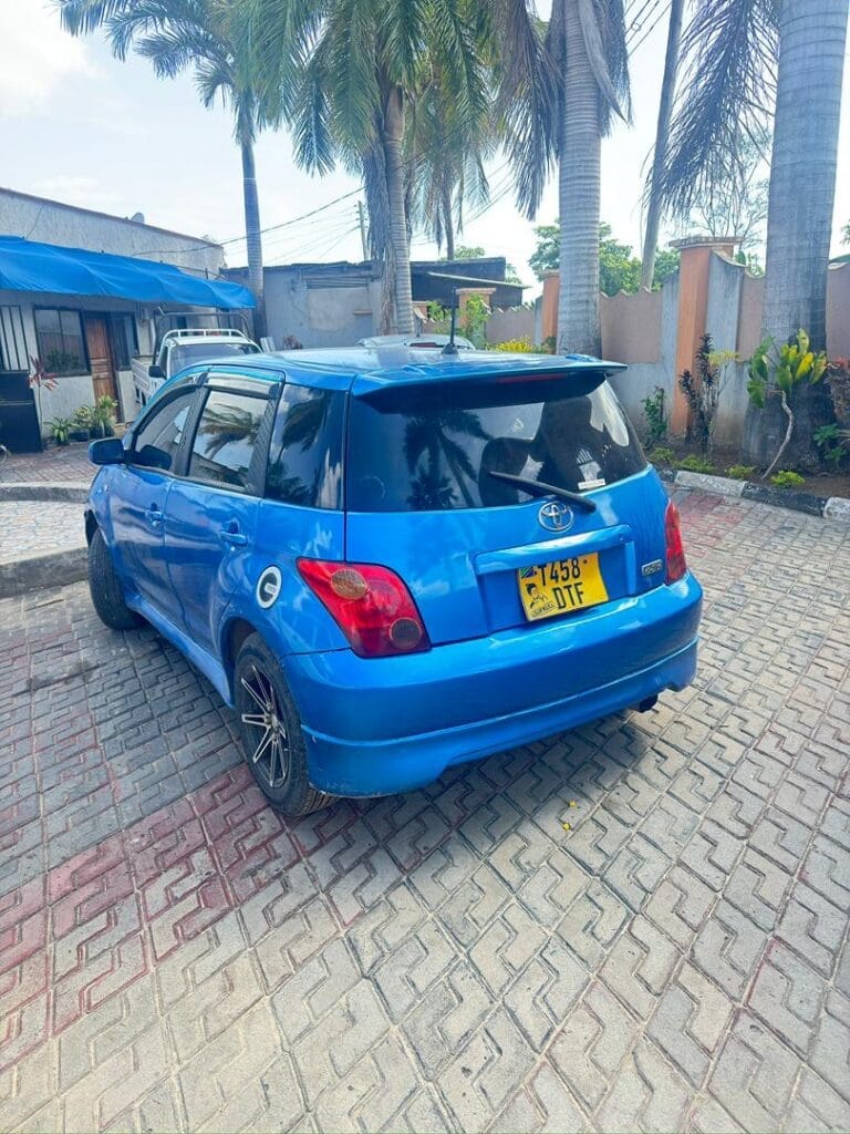 Magari IST 2002 lipo Dar es salaam