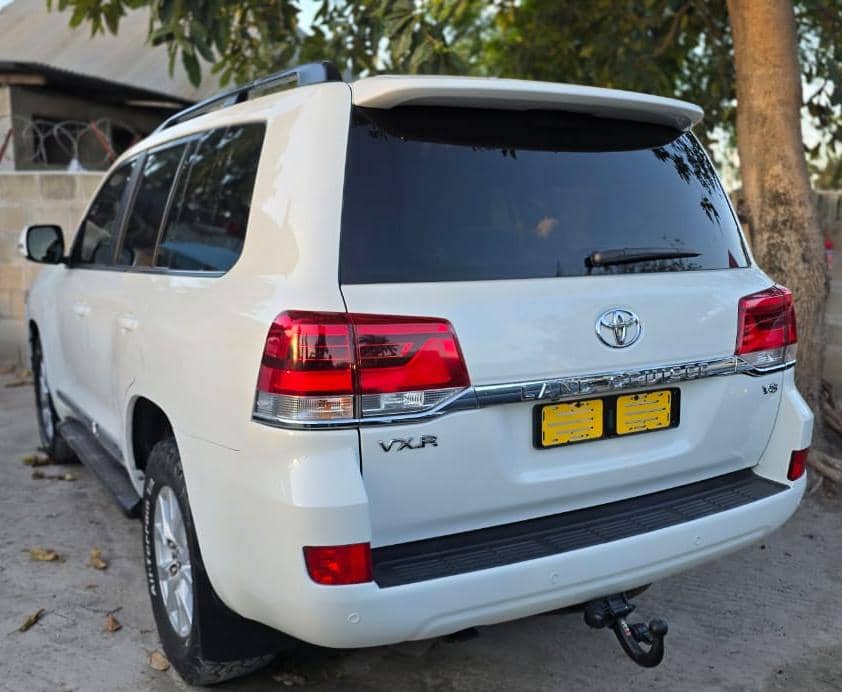 Magari Used Toyota Land Cruiser V8 2020 Dar es salaam Tanzania