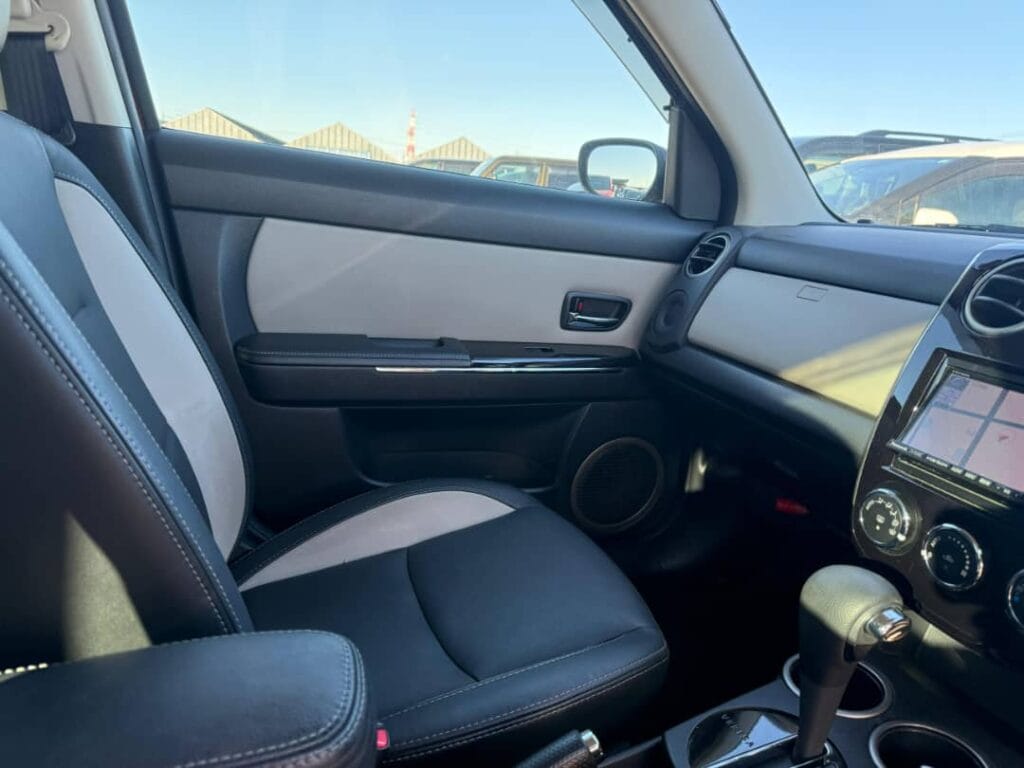 Mazda Verisa 2011 Inauzwa Dar es salaam Tanzania