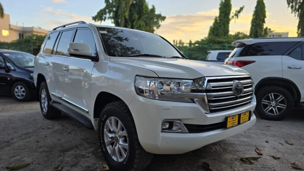 Magari Sokoni Toyota Land Cruiser V8 ya Bei Poa 2020