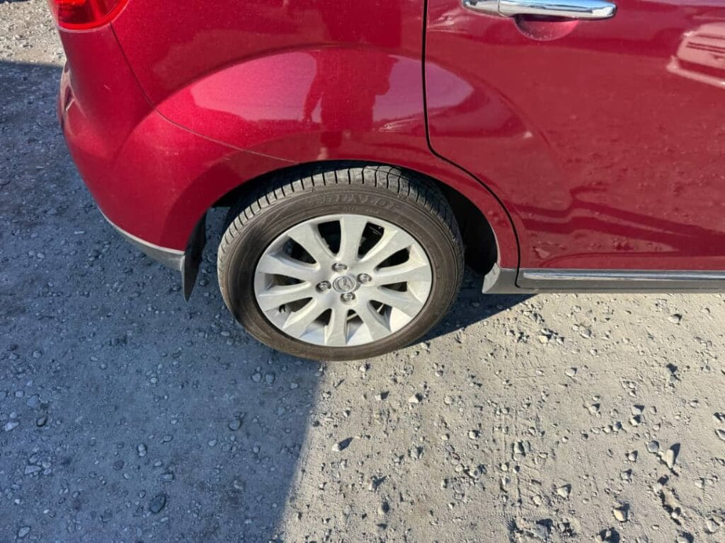 Magari Sokoni Mazda Verisa ya Bei Poa 2011