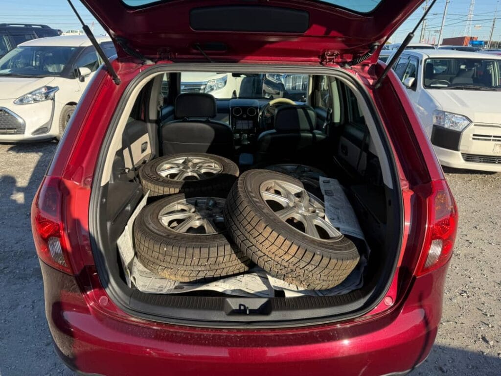 Mazda Verisa bei poa sokoni Dar es salaam Tanzania