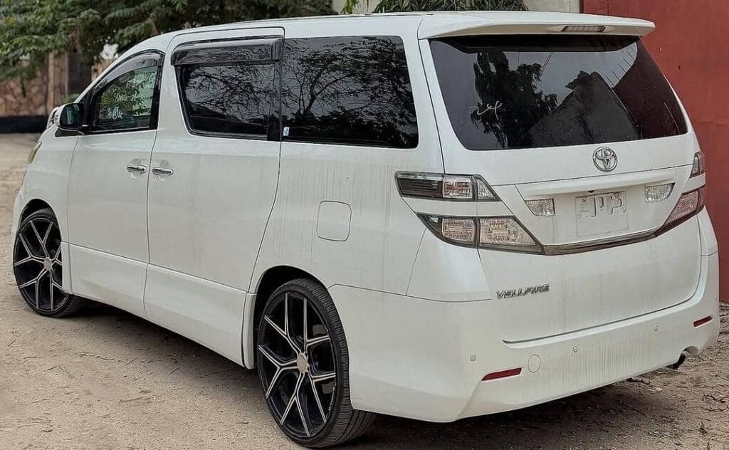 Toyota Velfire 2010 Inauzwa Dar es salaam Tanzania