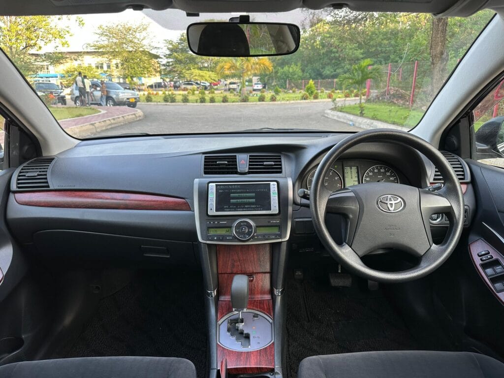 Toyota Premio bei poa sokoni Dar es salaam Tanzania