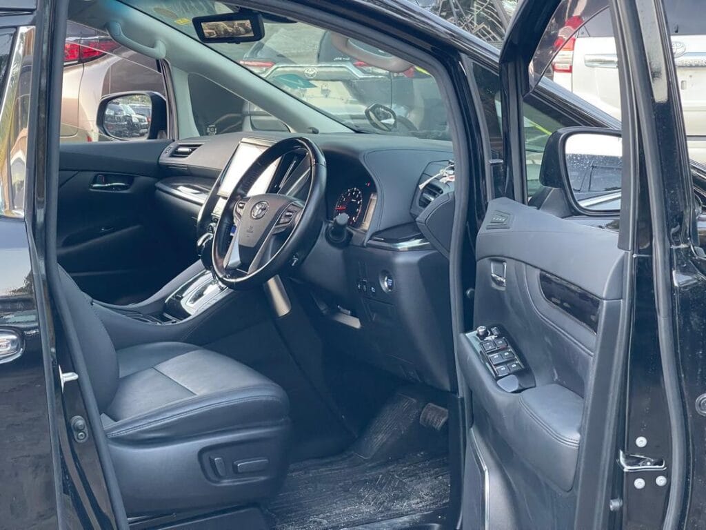 Toyota Alphard bei poa sokoni Dar es Salaam Tanzania