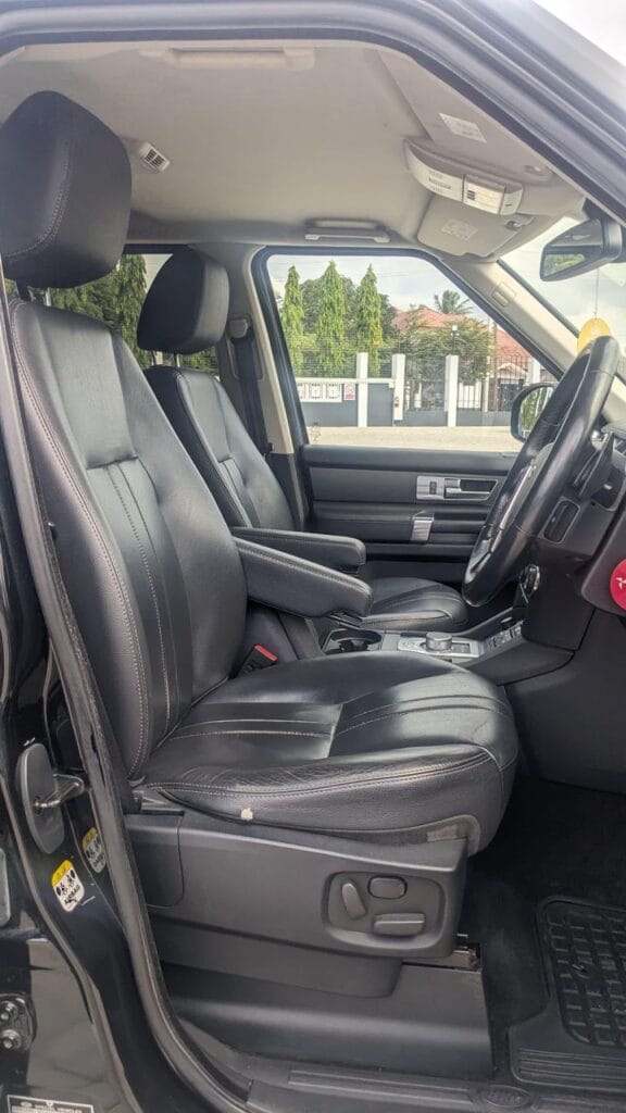 Price Land Rover Discovery 2016 for Sale in Dar es salaam