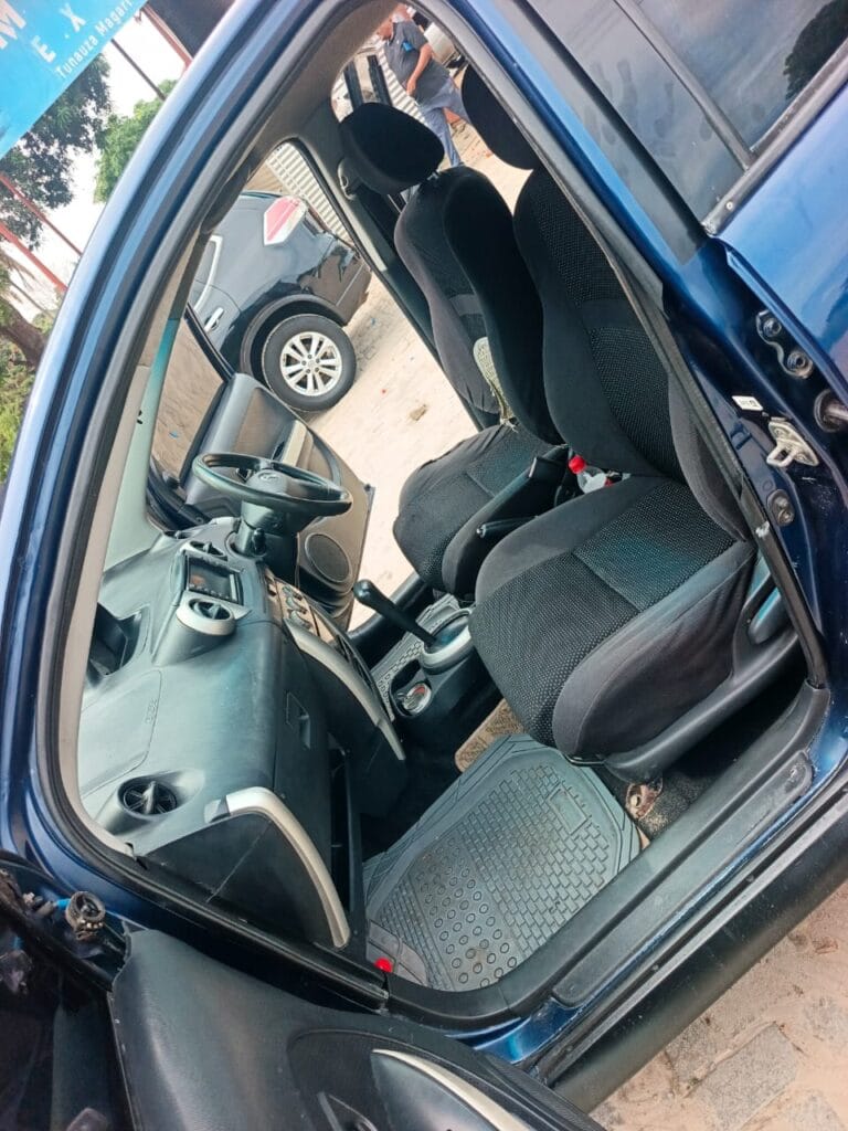 Magari Sokoni Toyota IST ya Bei Poa 2004