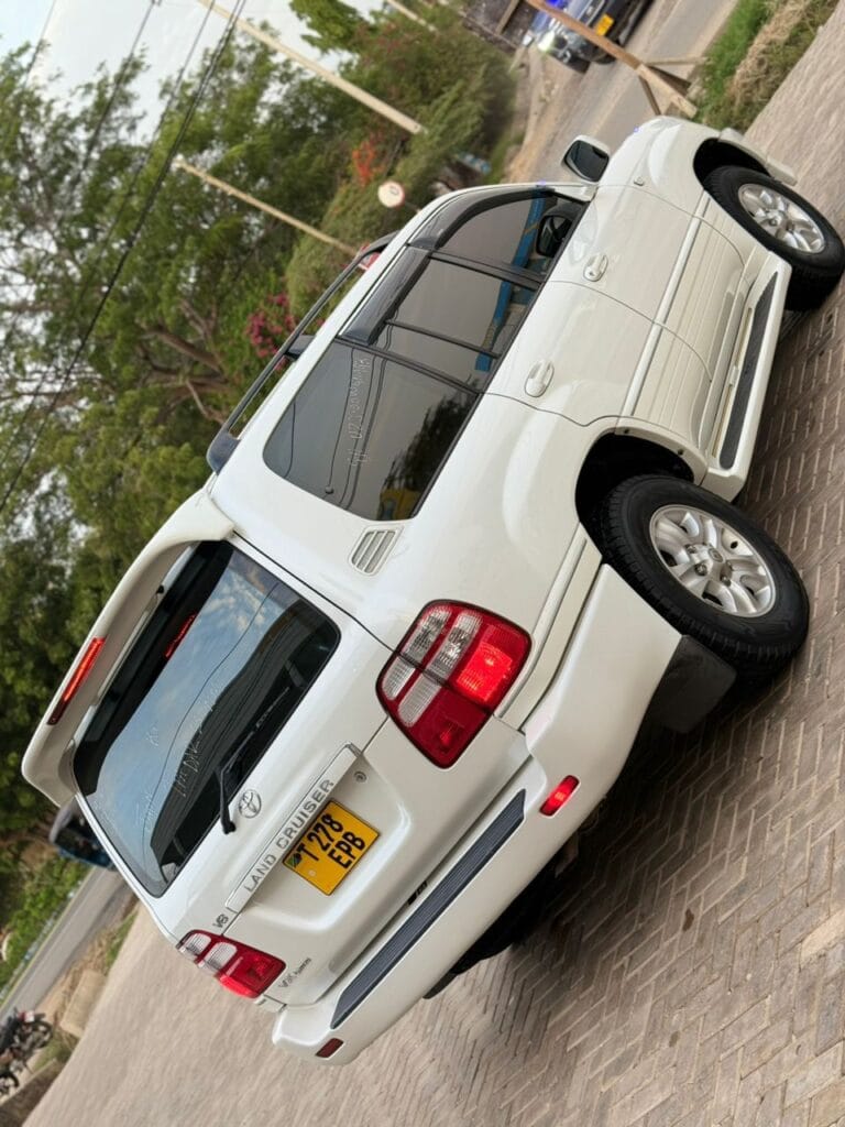 Magari Sokoni Toyota Land Cruiser V8 ya Bei Poa 2003