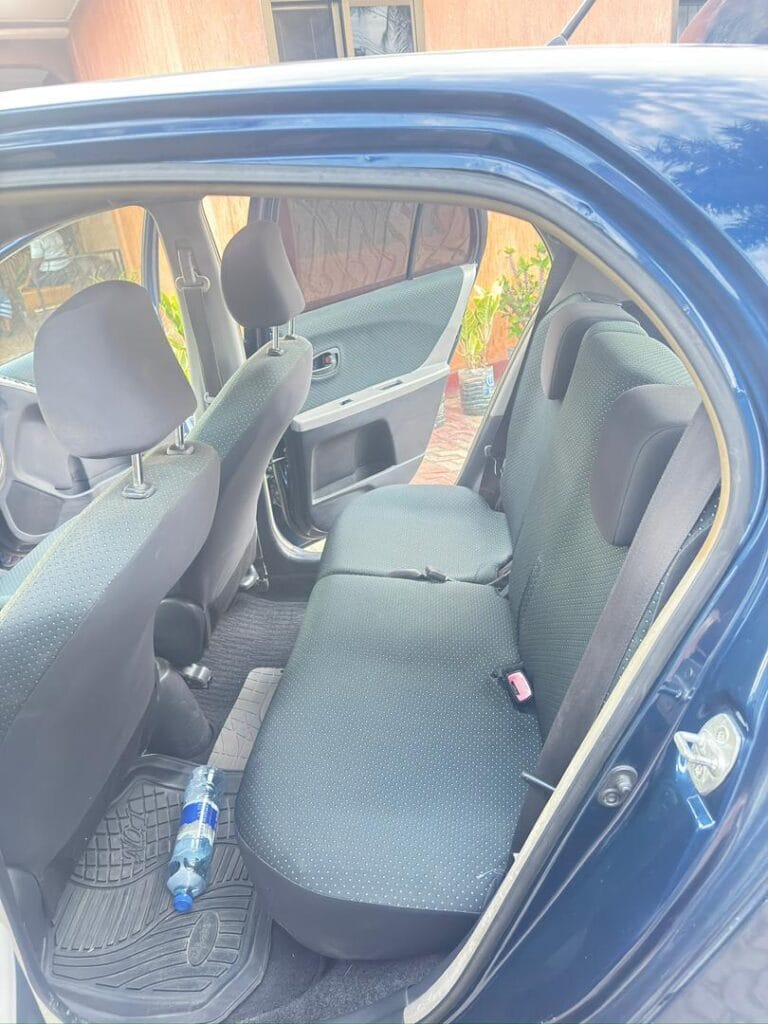 Toyota Vitz bei poa sokoni Dar es salaam Tanzania