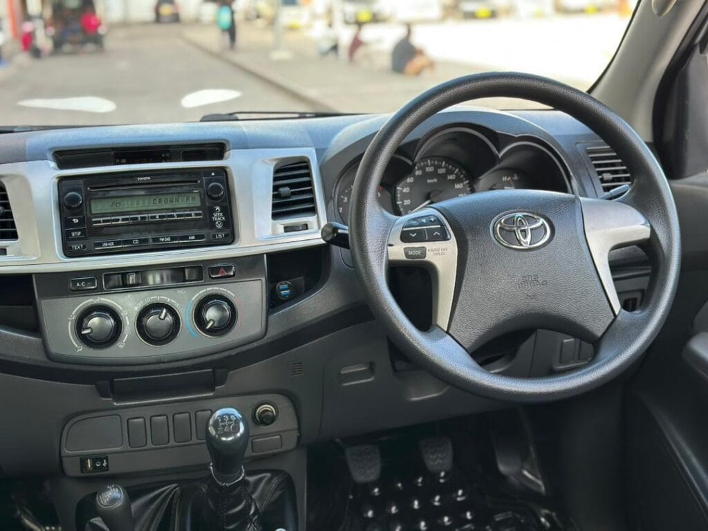 Magari Used Toyota Hilux 2013 Dar es salaam Tanzania