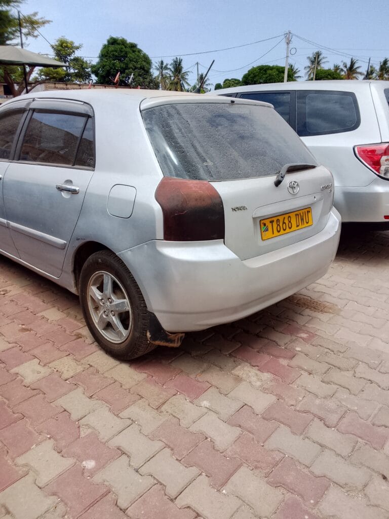 Magari Allex 2004 lipo Dar es salaam