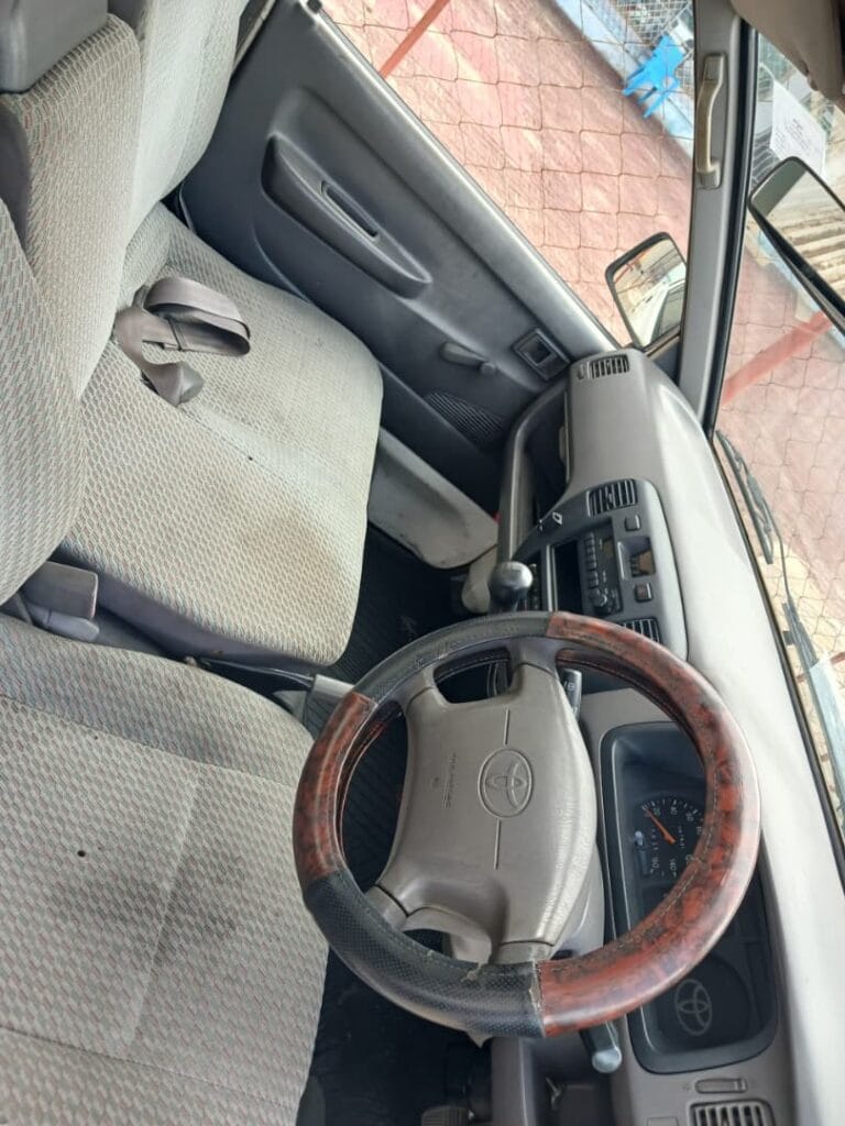Magari Sokoni Toyota TownAce ya Bei Poa 2004