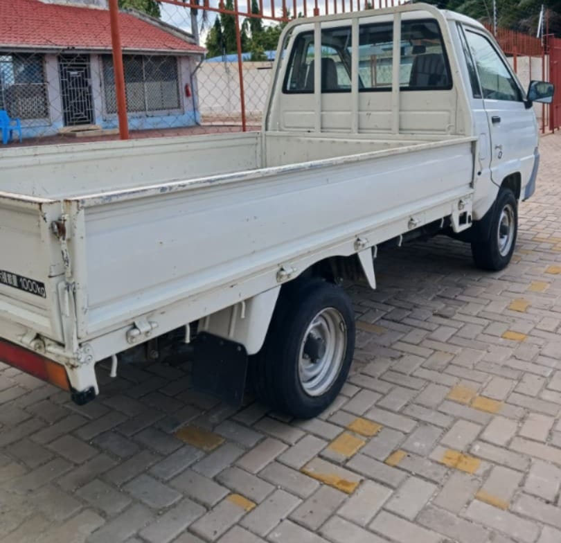 Toyota TownAce bei poa sokoni Dar es salaam Tanzania
