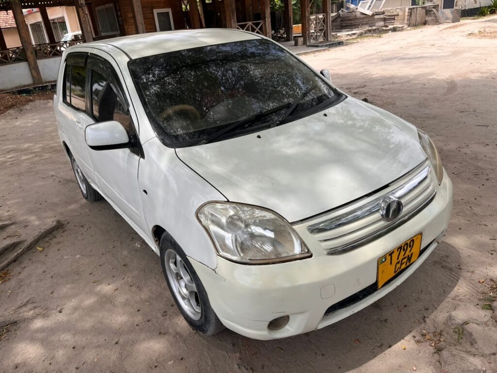 Magari Raum 2004 lipo Dar es salaam