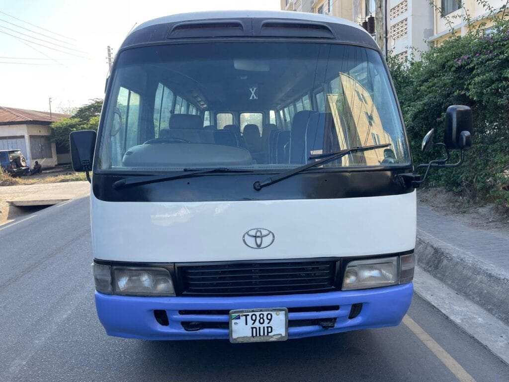 Bei ya Toyota Coaster 2002 Sokoni Dar es salaam Tanzania