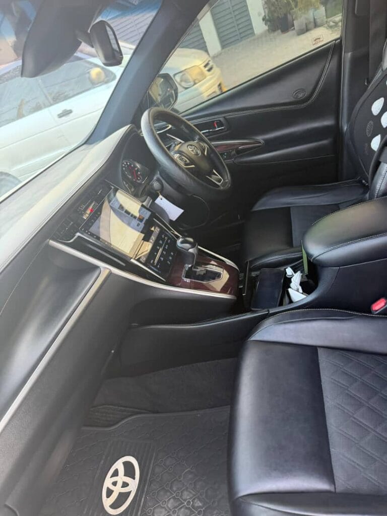 Toyota Harrier 2016 for Sale in Dar es salaam